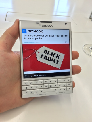 Illustration for article titled Probamos la BlackBerry Passport: hay mejores formas de resucitar